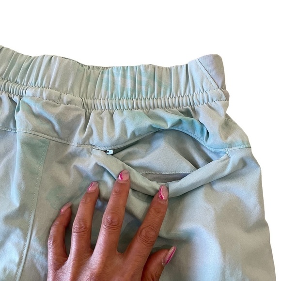 Under Armour sport shorts - Size Small - Picture 5 of 5